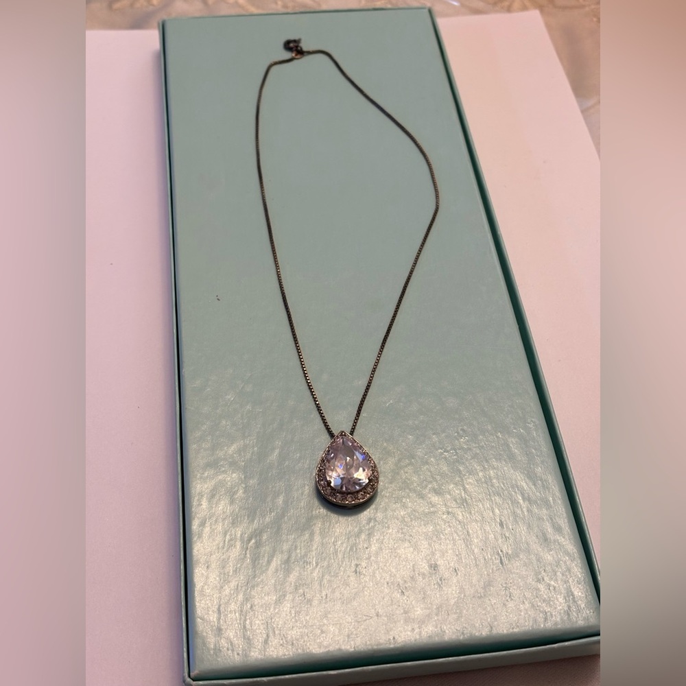 Elegant Teardrop Pendant Necklace